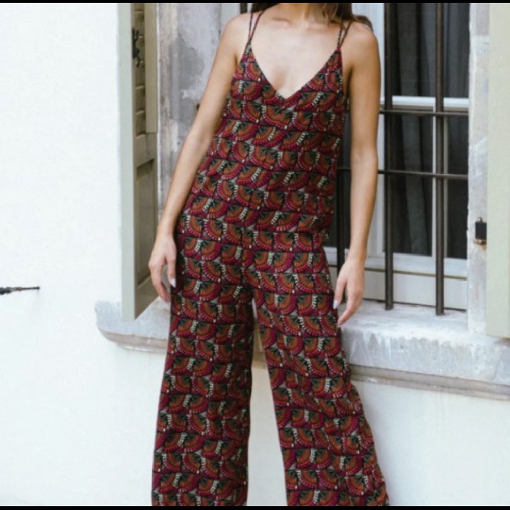 Chic Patterned Jumpsuit in Red and Black